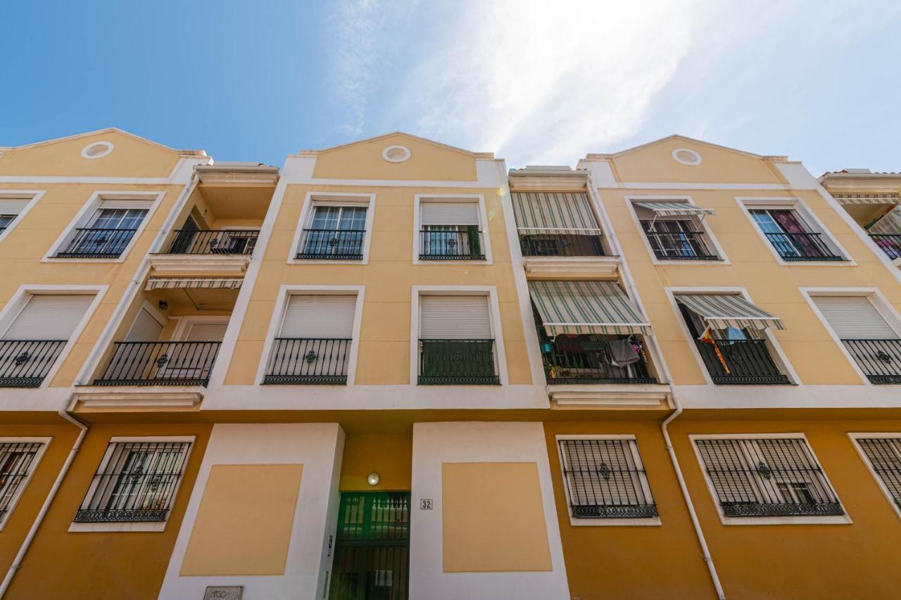 Wintowinrentals - La Estancia Free Parking Малага Екстер'єр фото